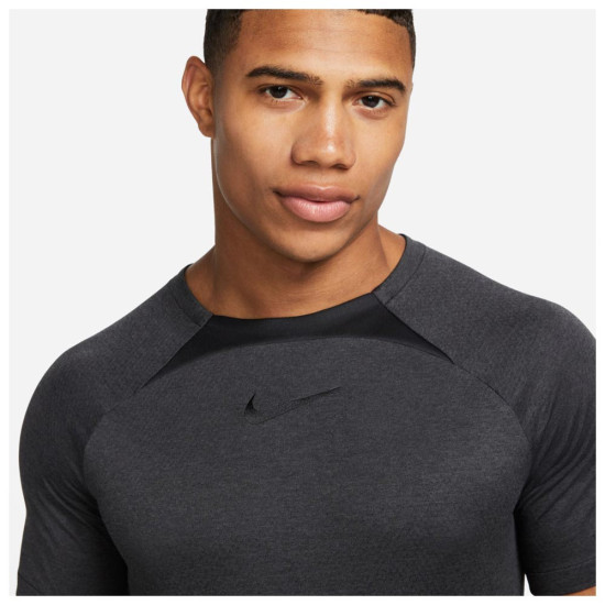 Nike Ανδρική κοντομάνικη μπλούζα Dri-FIT Academy Nike Ανδρική κοντομάνικη μπλούζα Dri-FIT Academy